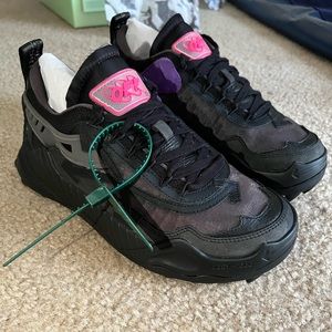 Men's Odsy-1000 Curved Arrow Sneakers